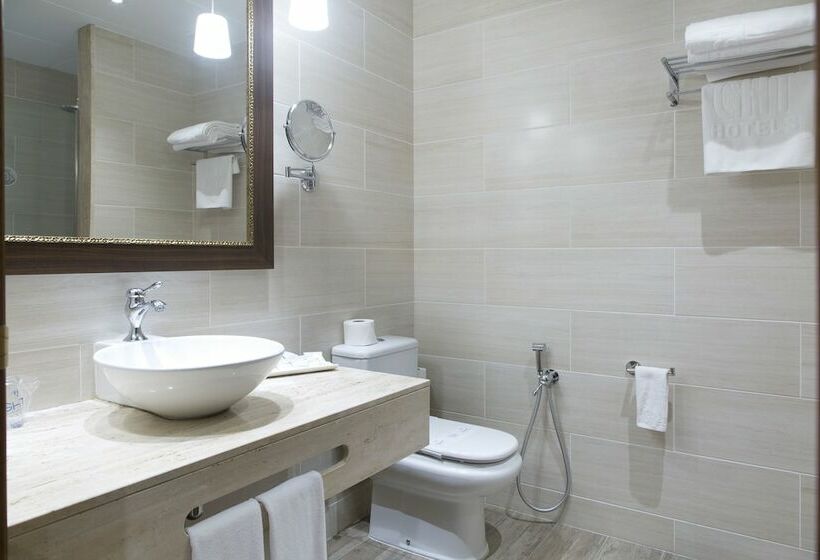اتاق استاندارد با چشم‌انداز استخر, Ght Neptuno Tossa & Venus Spa