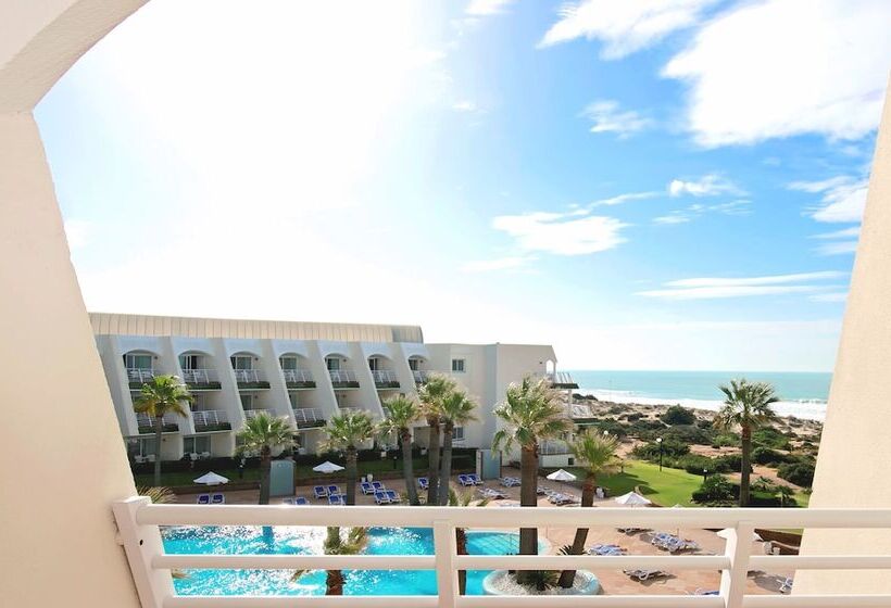 اتاق اساندارد با چشم‌انداز جانبی به دریا, Iberostar Waves Royal Andalus