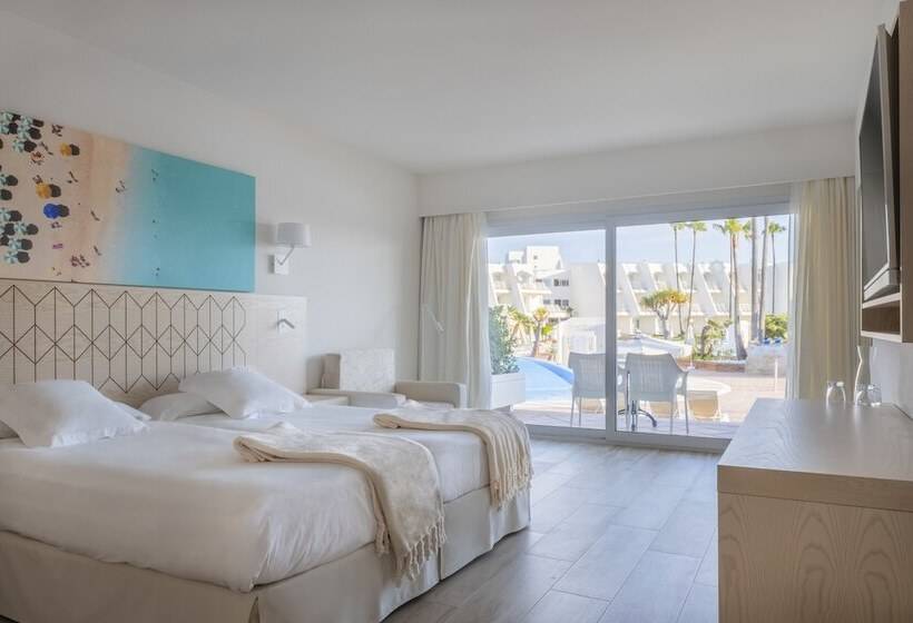 اتاق خانوادگی با چشم‌انداز جانبی دریا, Iberostar Waves Royal Andalus