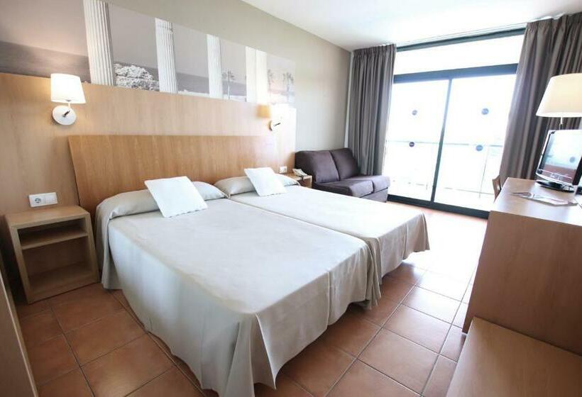 Habitación Cuádruple Estándar, Ohtels Vil·la Romana