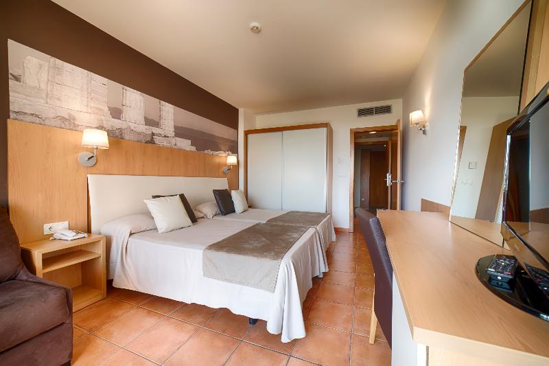 Habitación Cuádruple Estándar, Ohtels Vil·la Romana