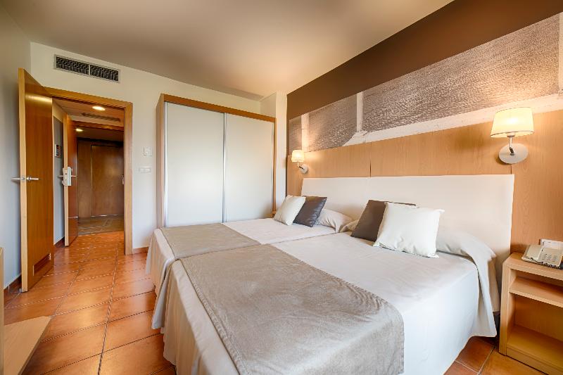 Habitación Cuádruple Estándar, Ohtels Vil·la Romana