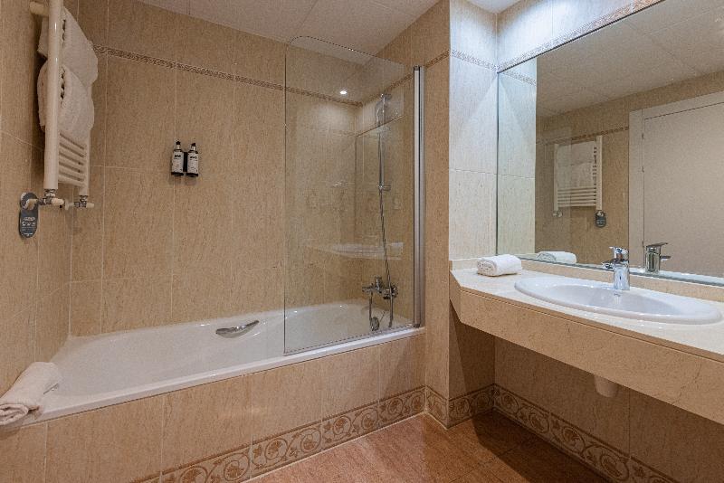 اتاق اکونومی, Ponient Piramide Salou