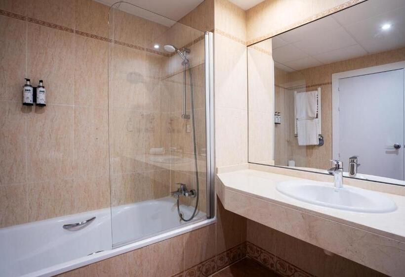 اتاق اکونومی, Ponient Piramide Salou