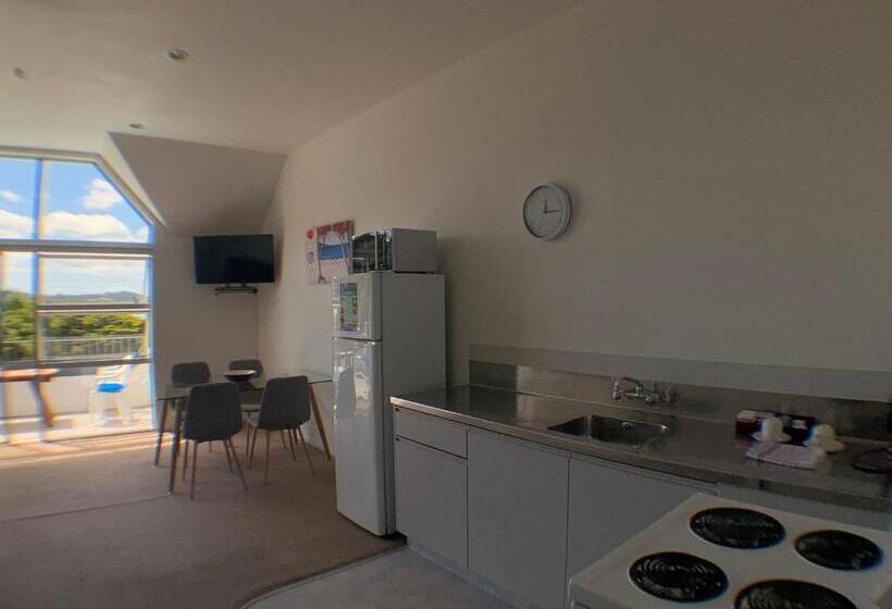 2 Bedroom Deluxe Apartment Sea View, Aloha Seaview Resort Motel