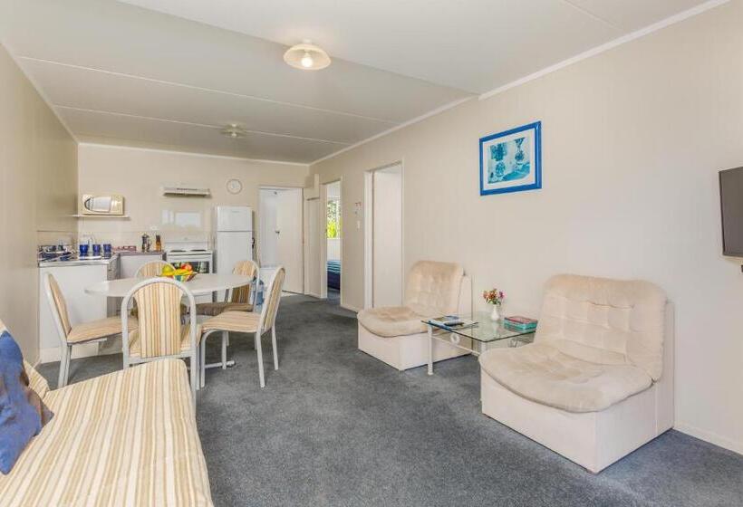 2 Bedroom Apartment Garden View, Aloha Seaview Resort Motel