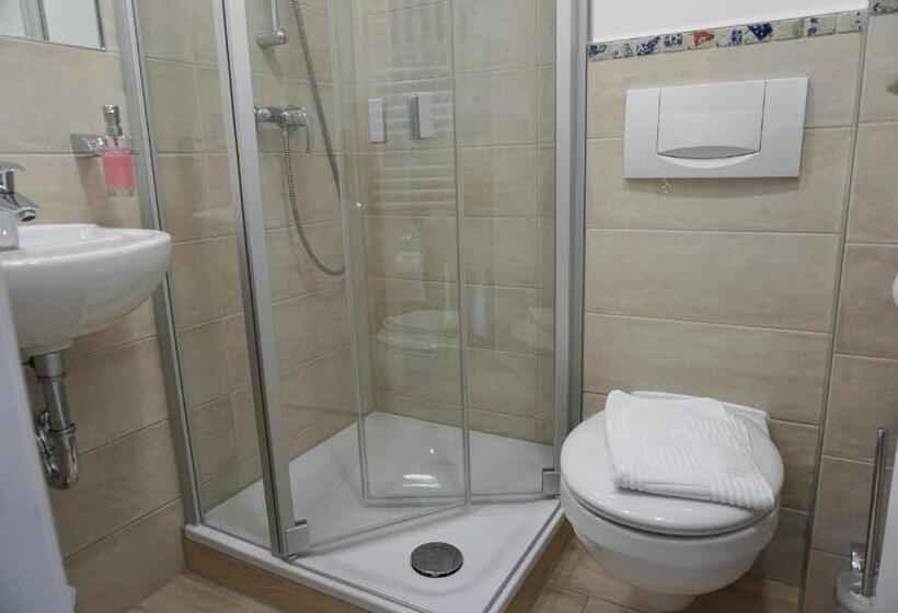 اتاق استاندارد یک نفره, Parkhotel Seeblick