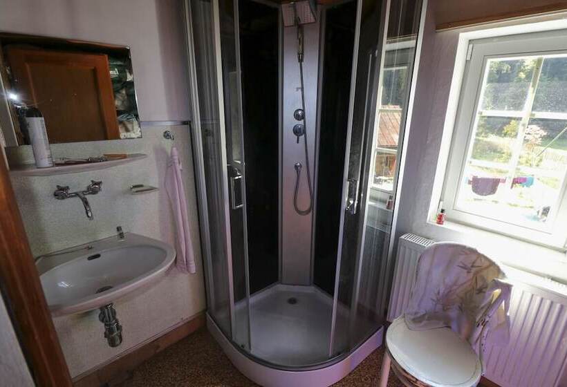 اتاق استاندارد با چشم‌انداز کوهستان, Riversong Centre Thermal