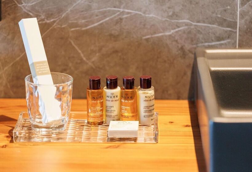 سوییت جونیور با چشم‌انداز استخر, Aubamar Suites & Spa