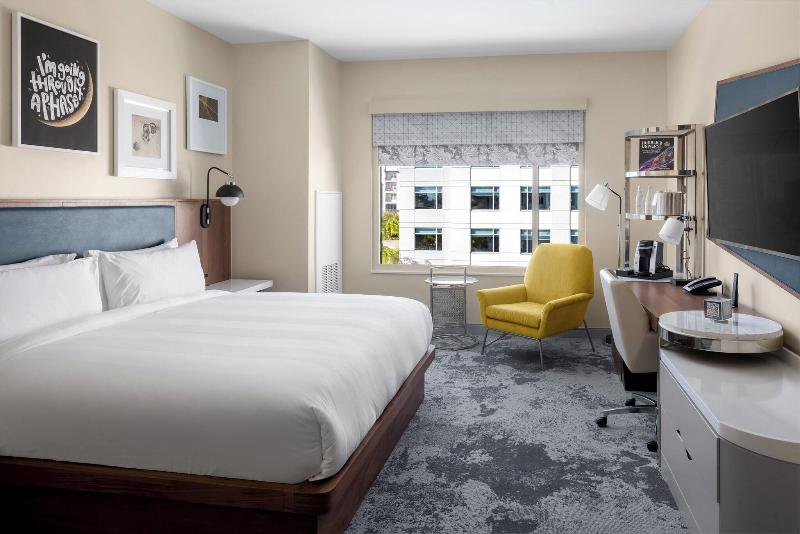 سوئیت جونیور با تخت بزرگ, The Celeste Hotel, Orlando, A Tribute Portfolio
