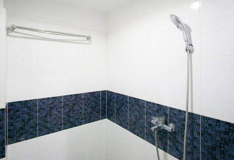 اتاق خانوادگی, Reddoorz Near Mikie Holiday Funland Berastagi