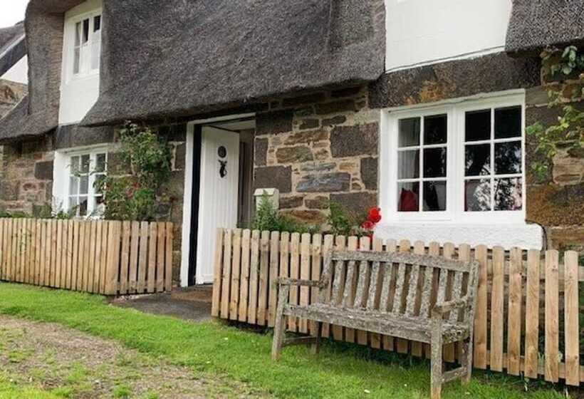 خانه 1 خوابه, A Fairytale Thatched Highland Cottage