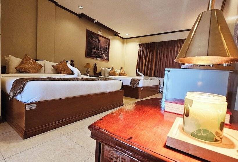 اتاق استاندارد با چشم‌انداز استخر, Subic Waterfront View Resort