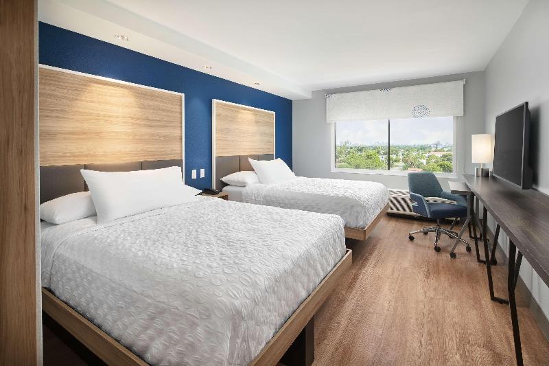 اتاق استاندارد با تخت دو نفره بزرگ, Tru By Hilton Ft. Lauderdale Airport