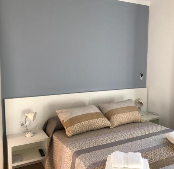 اتاق لوکس, Hostal Casiano Camarasa