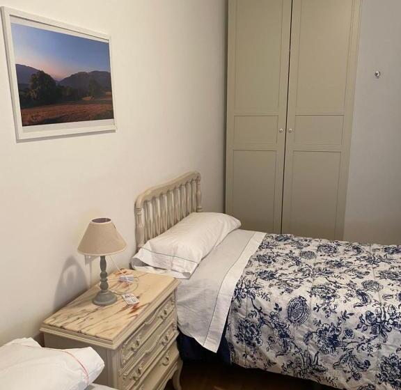 اتاق استاندارد با سرویس بهداشتی مشترک, Hostal Casiano Camarasa