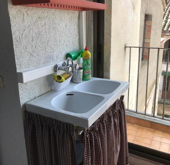 اتاق استاندارد با سرویس بهداشتی مشترک, Hostal Casiano Camarasa