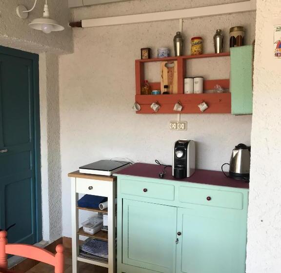 اتاق استاندارد با سرویس بهداشتی مشترک, Hostal Casiano Camarasa