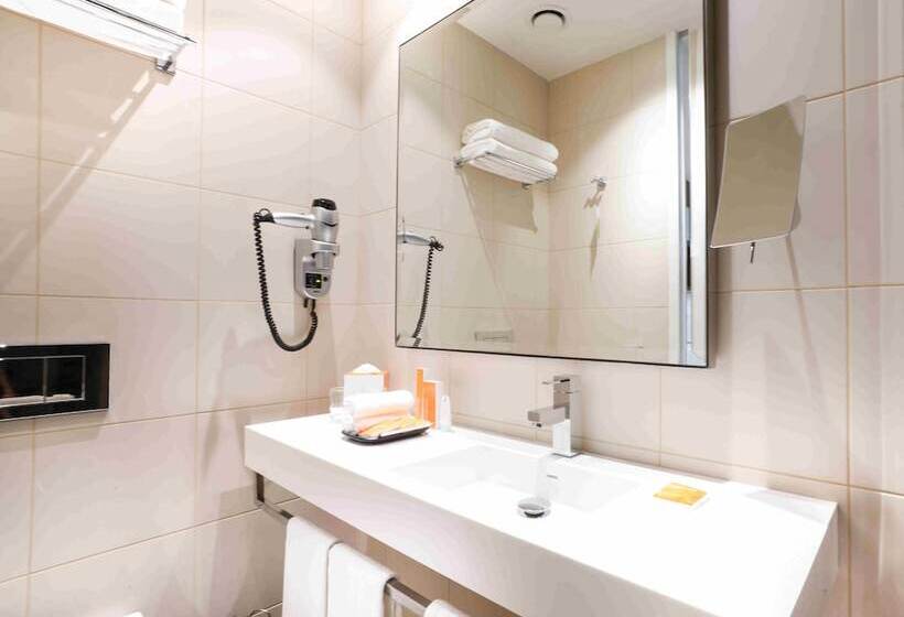 Suite Queen Bed, Centro Corniche Al Khobar By Rotana