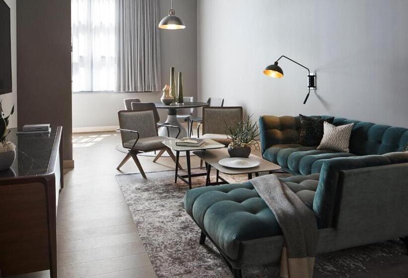 سوییت لوکس, Fitler Club