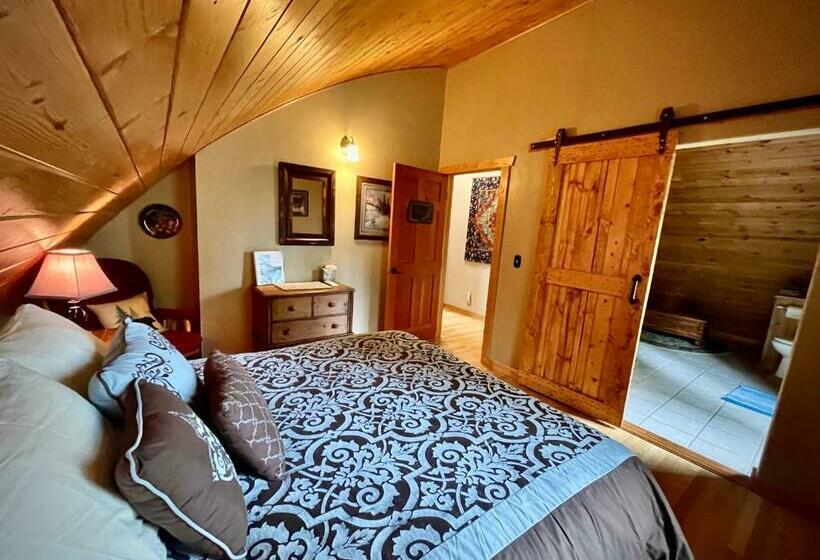 اتاق لوکس, Moss Mountain Inn