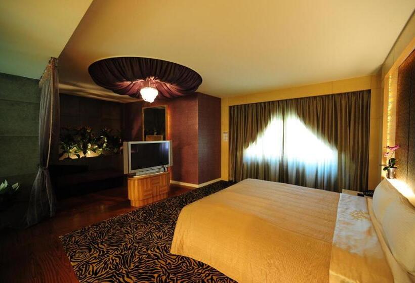اتاق کلاسیک چهارنفره, Golden Motel