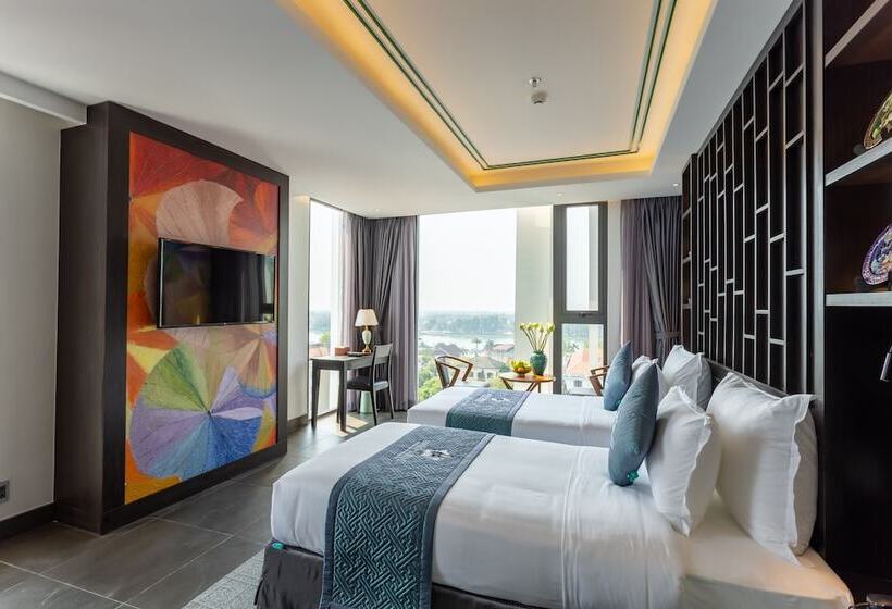Deluxe room with river view, White Lotus Hue