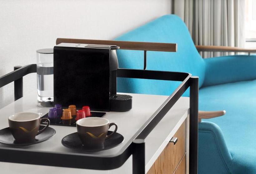 キングサイズベッドのジュニアスイート, Mövenpick Hotel The Hague