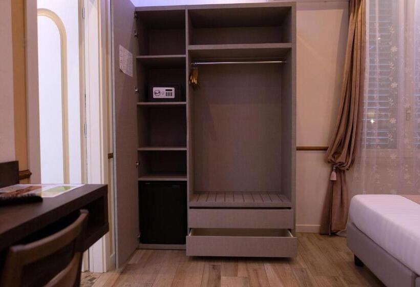 اتاق کلاسیک سه تخته, Antica Piacenza