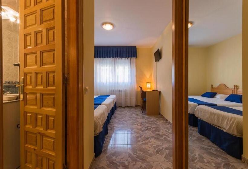 اتاق ساده سه‌ نفره, Apartamentos La Bolera