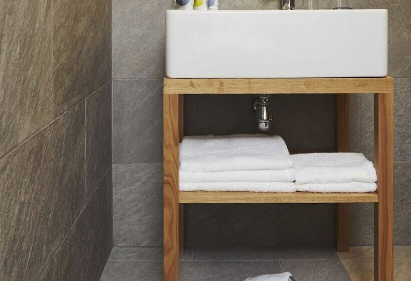 اتاق کلاب, 9hotel Republique