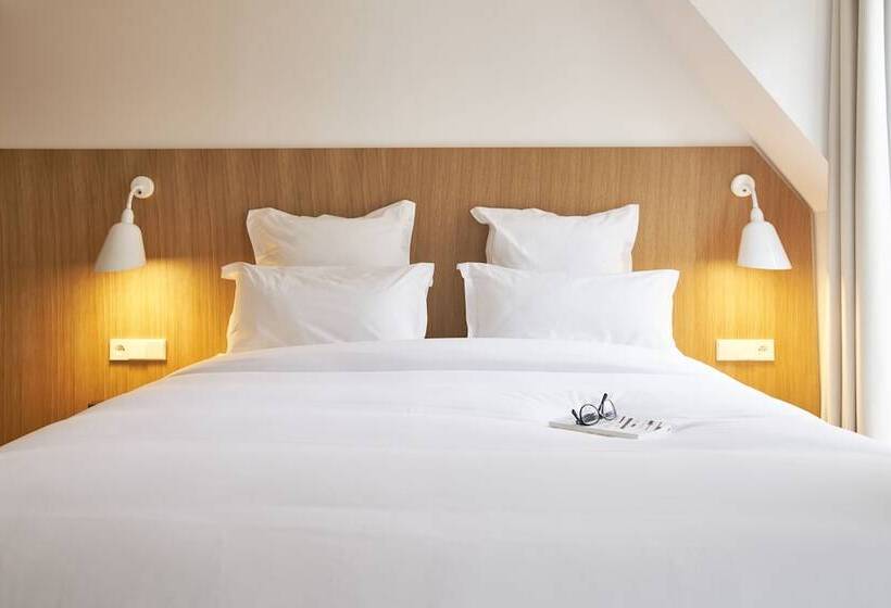 اتاق کلاب, 9hotel Republique