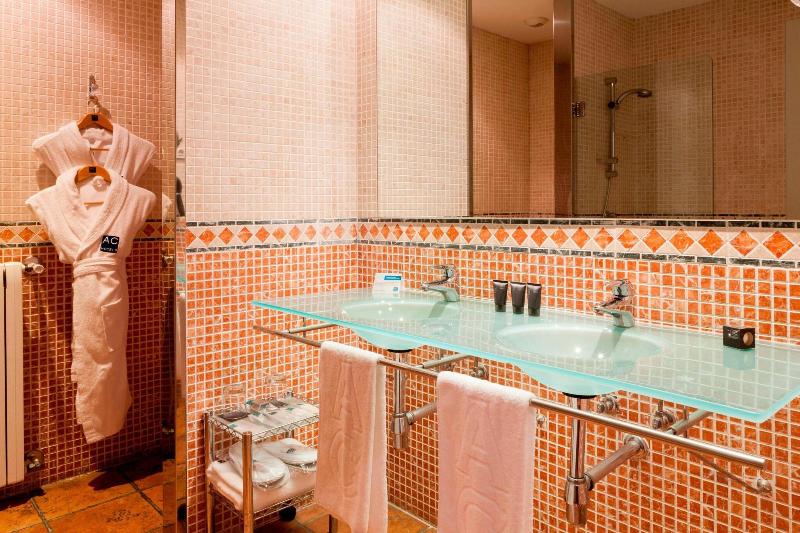 اتاق سوپریور با تخت بزرگ, Ac Hotel Palacio De Santa Ana By Marriott