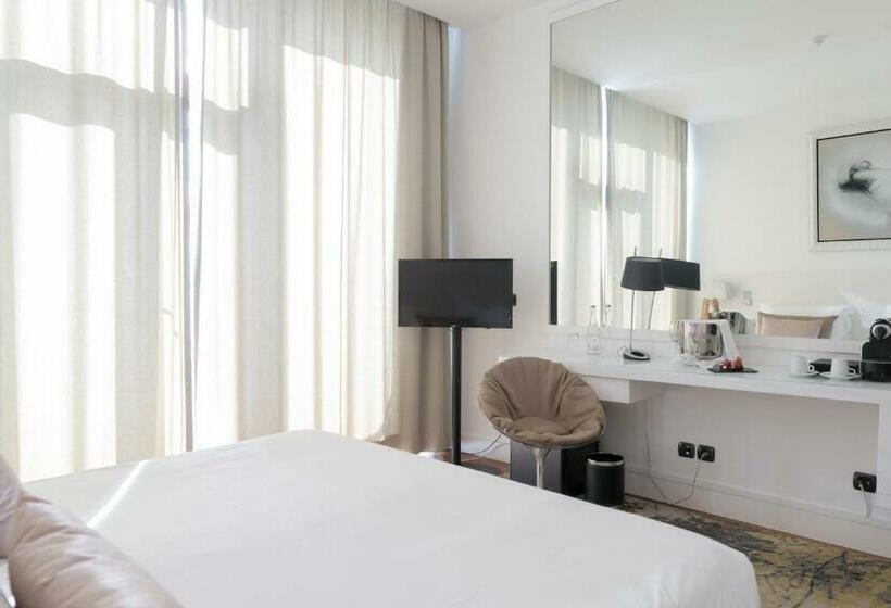 Deluxe Room, Farol