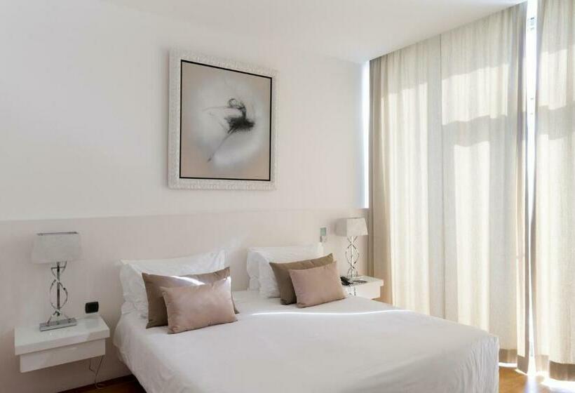 Deluxe Room, Farol