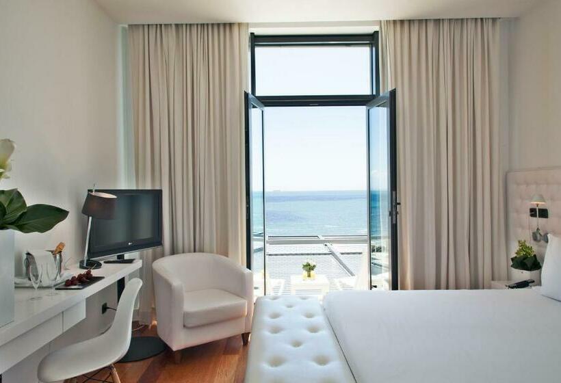 Deluxe Room, Farol