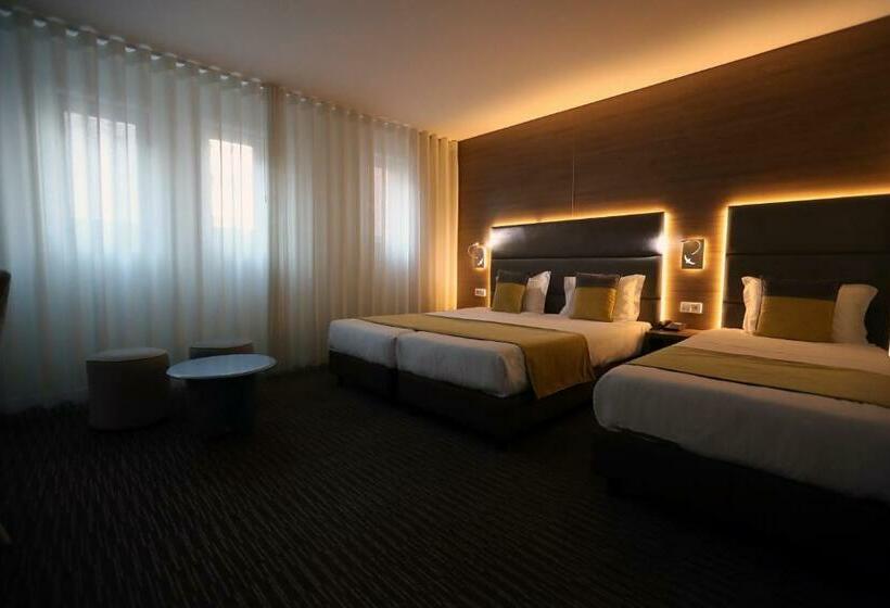 חדר סטנדרט לשלושה, The One Grand Hotel da Póvoa