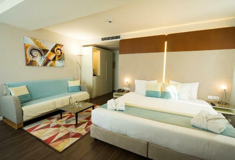 סוויטת ג'וניור דלוקס, The One Grand Hotel da Póvoa