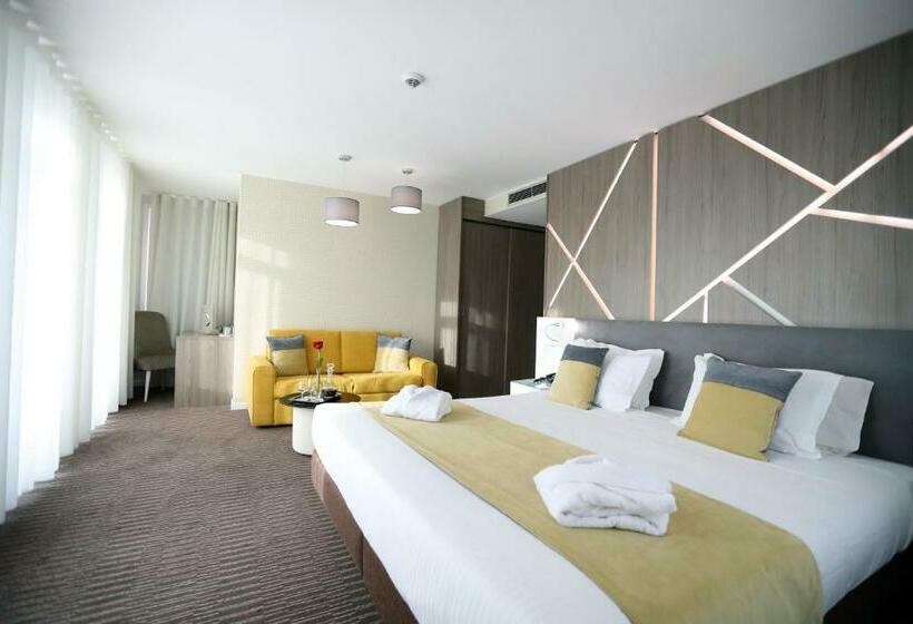 סוויטת ג'וניור דלוקס, The One Grand Hotel da Póvoa