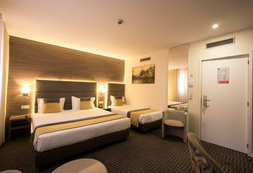 חדר סטנדרט לשלושה, The One Grand Hotel da Póvoa