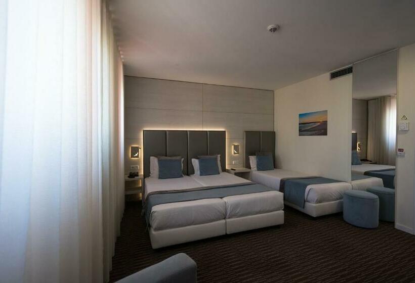 חדר סטנדרט לשלושה, The One Grand Hotel da Póvoa