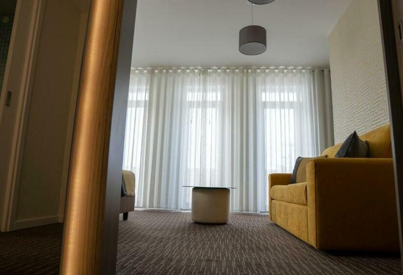 סוויטת ג'וניור דלוקס, The One Grand Hotel da Póvoa