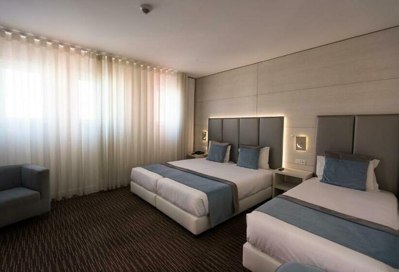 חדר סטנדרט לשלושה, The One Grand Hotel da Póvoa
