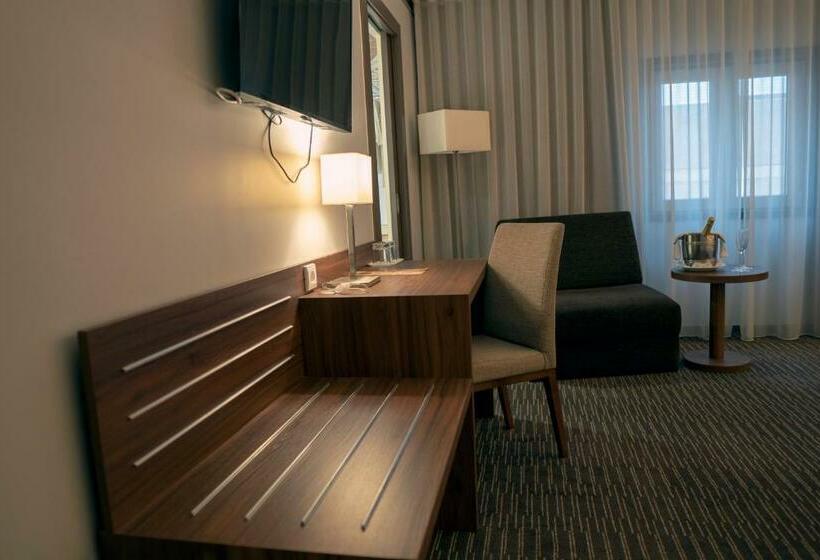 חדר סטנדרט לשלושה, The One Grand Hotel da Póvoa