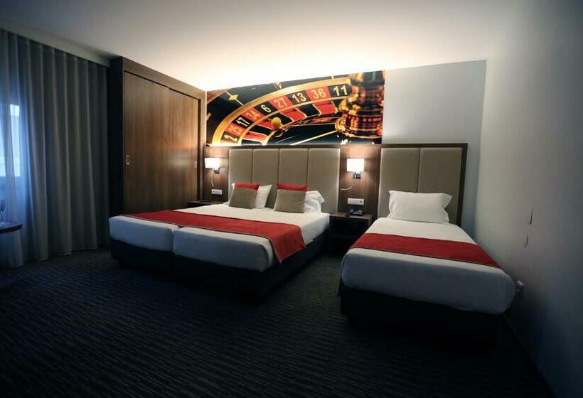 חדר סטנדרט לשלושה, The One Grand Hotel da Póvoa