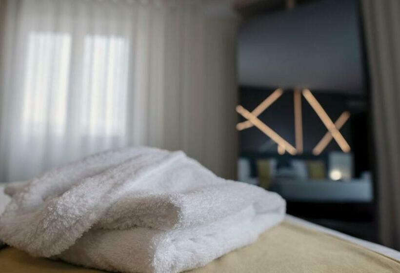סוויטת ג'וניור דלוקס, The One Grand Hotel da Póvoa