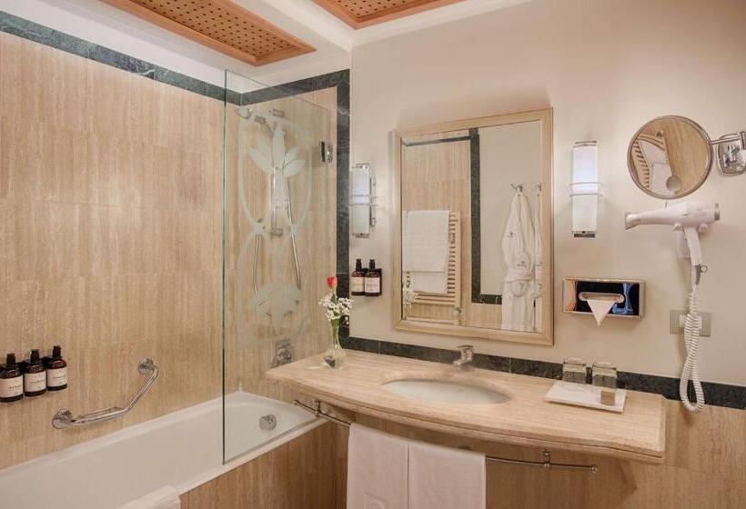 اتاق اکونومی, NH Collection Genova Marina