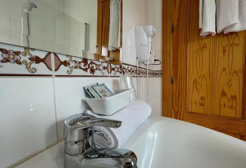 اتاق استاندارد سه نفره, Quéntar Hotel Rural