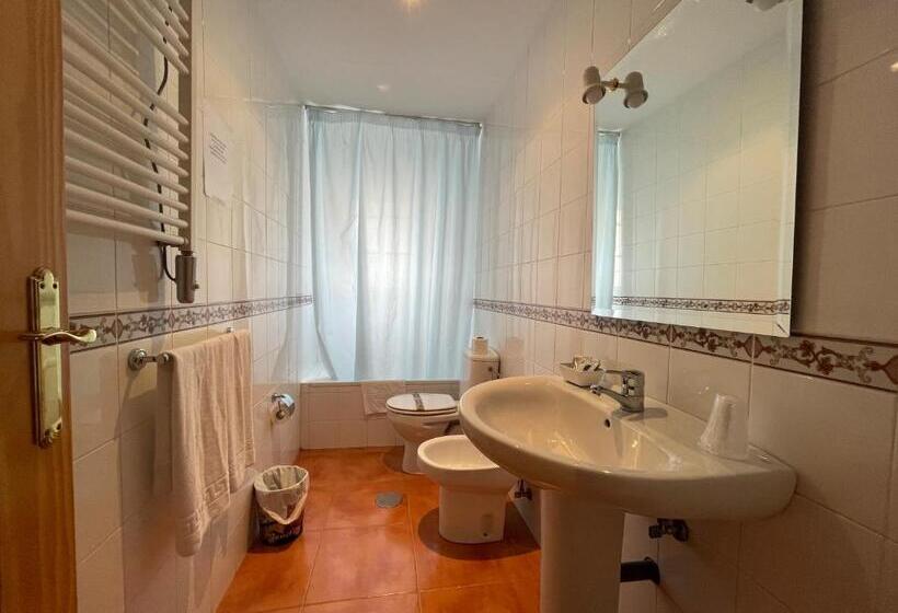 اتاق استاندارد سه نفره, Quéntar Hotel Rural
