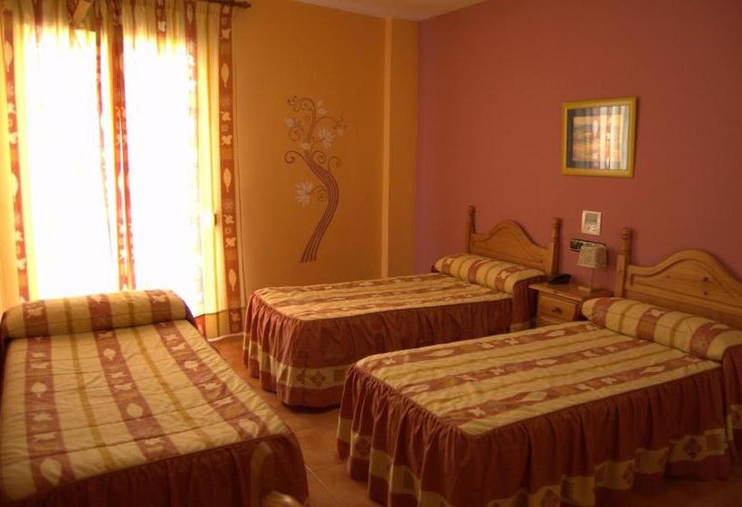 اتاق استاندارد سه نفره, Quéntar Hotel Rural